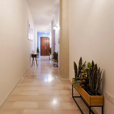 Mediterranea - Train&bas Station 1minwalk Апартаменти *