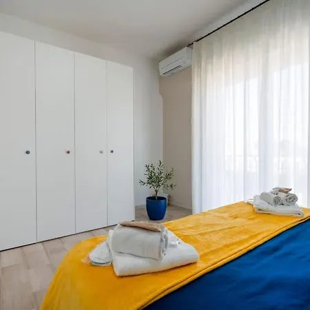 Mediterranea - Train&bas Station 1minwalk Апартаменти Барі