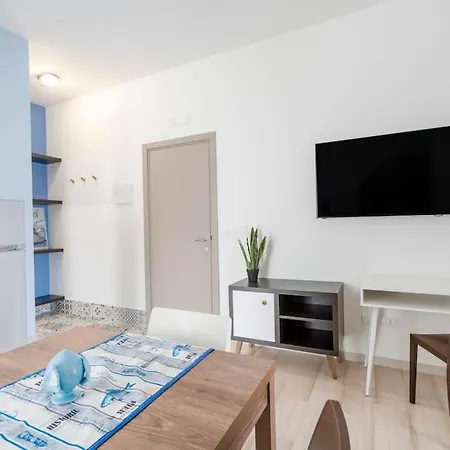 Апартаменти Mediterranea - Train&bas Station 1minwalk Барі