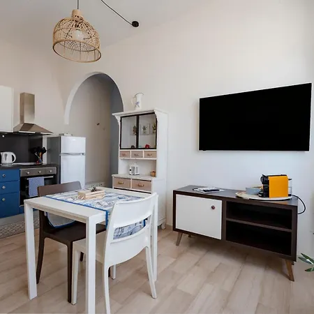 Апартаменти Mediterranea - Train&bas Station 1minwalk Барі
