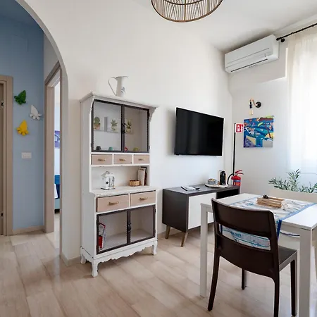 Mediterranea - Train&bas Station 1minwalk Апартаменти Барі