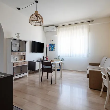 Апартаменти Mediterranea - Train&bas Station 1minwalk Барі