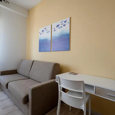 Апартаменти Mediterranea - Train&bas Station 1minwalk